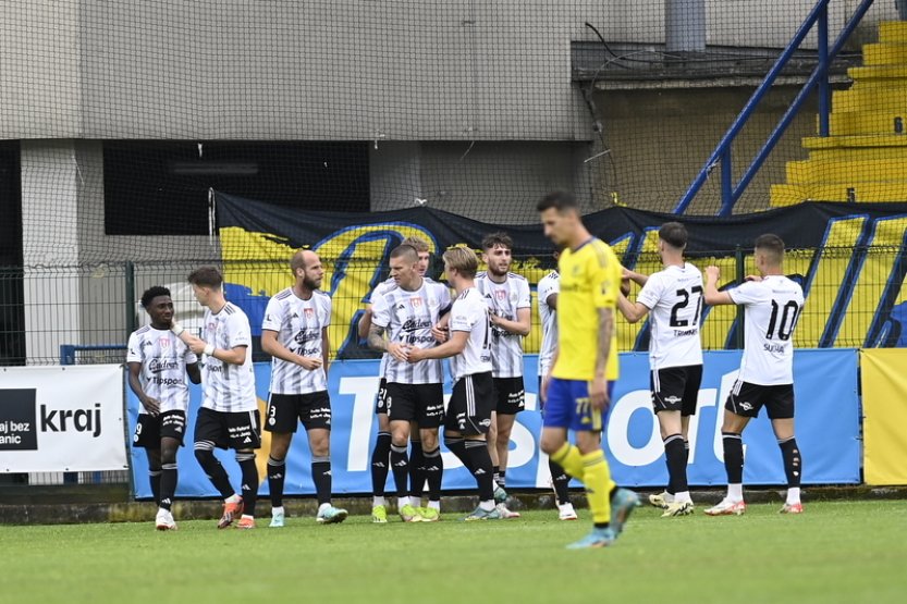 Fotbalisté Zlína remizovali s Českými Budějovicemi 1:1 a zůstali v lize poslední