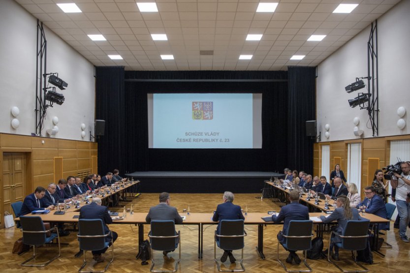 Obrana pošle Ukrajině na pomoc cisterny, záchranné kruhy či čerpadla