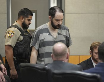 Guvernér Texasu omilostnil muže, odsouzeného za zastřelení demonstranta