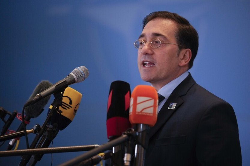 Loď, jež podle Madridu veze munici pro ČR, v Cartageně nezakotví, ač povolení má