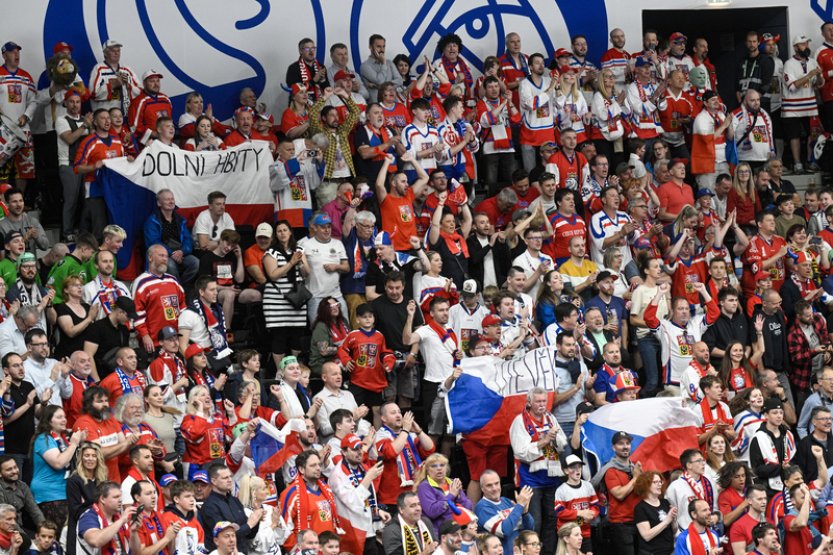 Analytici: Za velkou návštěvností hokeje či koncertů je lepší ekonomická nálada