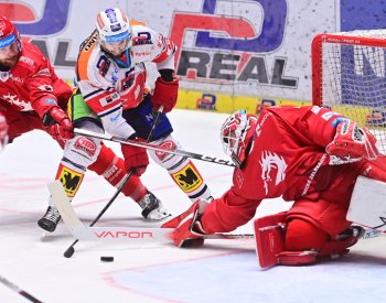 Hokejový útočník Hyka předčasně skončil v Pardubicích a bude hrát za Spartu