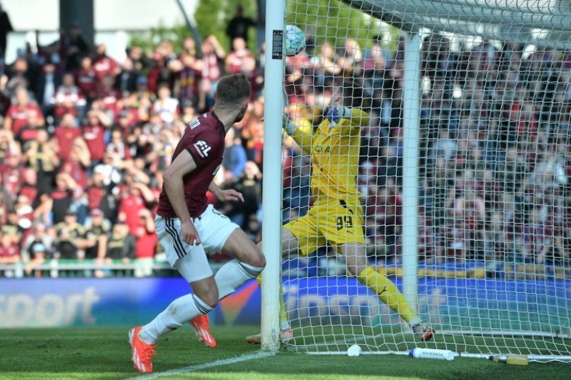 Fotbalisté Sparty díky čtyřem gólům Kuchty rozstříleli Boleslav a obhájili titul