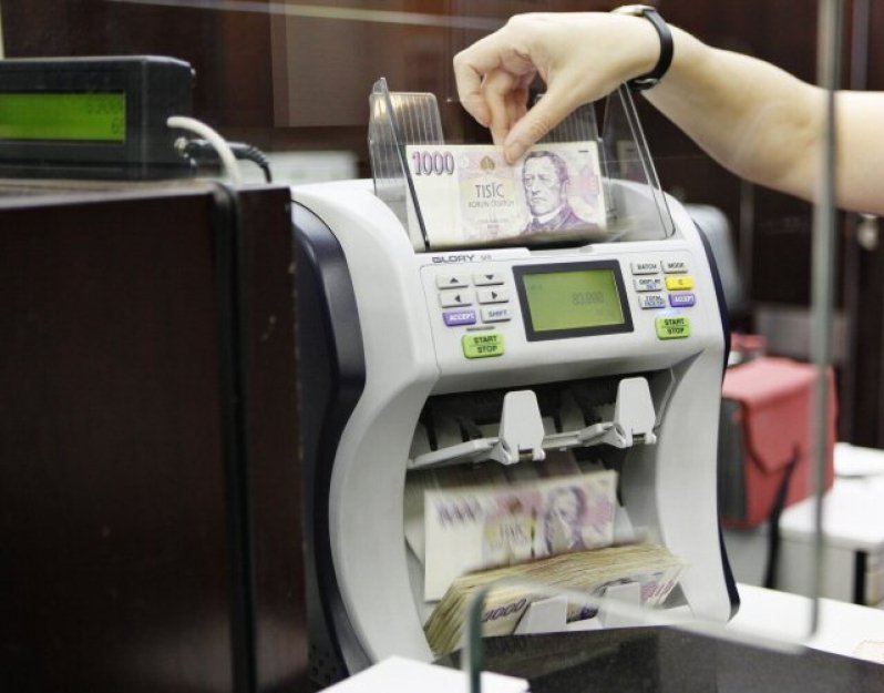 Podle průzkumu Kantar CZ je pro zavedení sektorové daně 70 % lidí