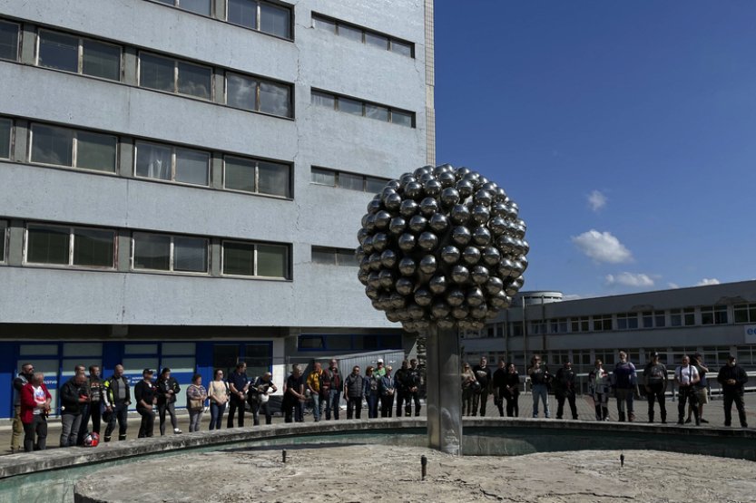 Stav premiéra Fica je podle nemocnice stabilizovaný, pacient komunikuje