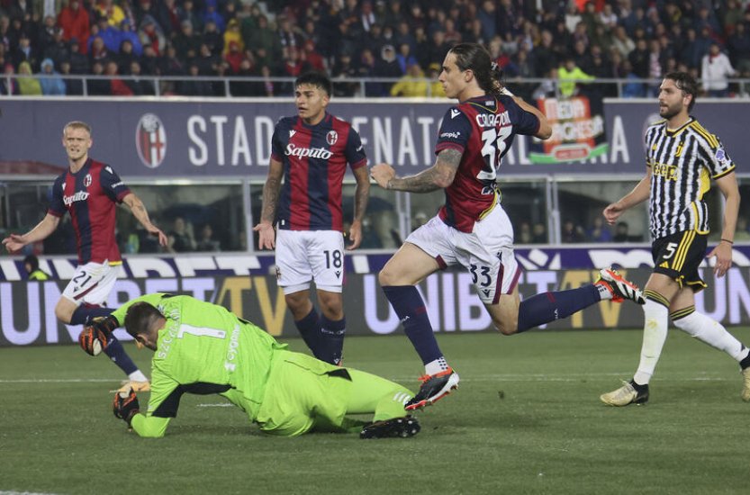Boloňa ztratila proti Juventusu tříbrankový náskok, ale po remíze zůstala třetí