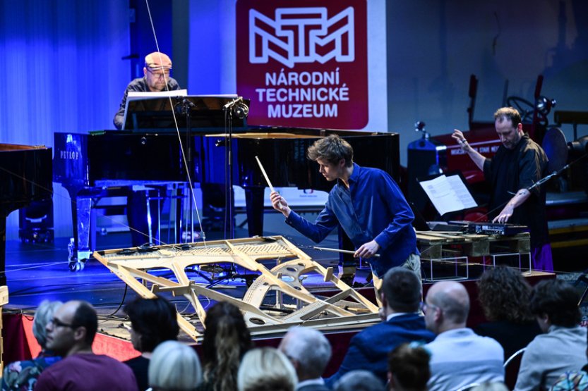 V Národním technickém muzeu zazněla premiéra klavírní symfonie Pianofonia