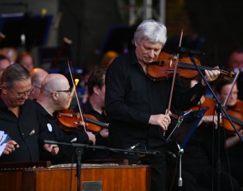 Koncert proti sloučení filharmonie s divadlem v Olomouci podpořilo na 2500 lidí
