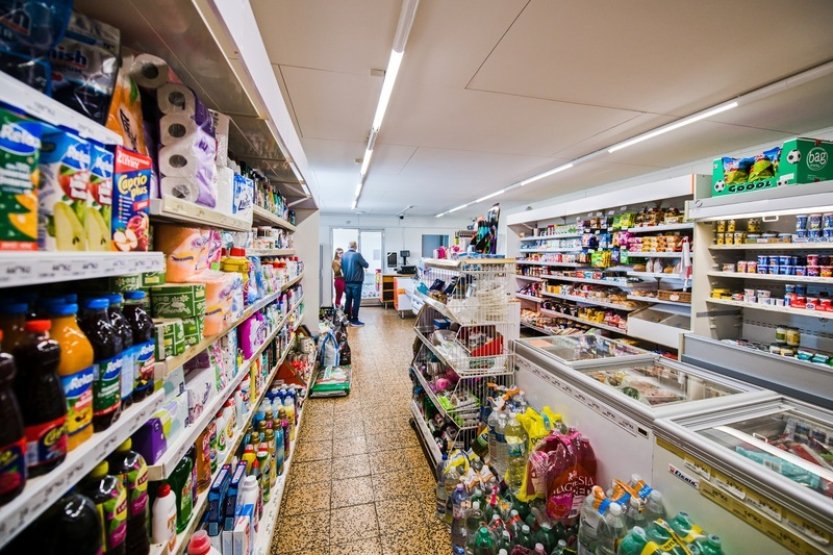 Počet malých obchodů se smíšeným zbožím loni v ČR dále klesl