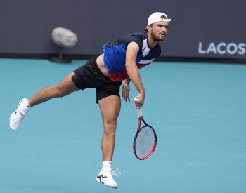 Macháč zvládl v Ženevě kvůli dešti odložený úvodní zápas s Draperem