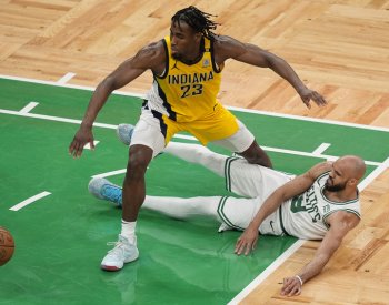 Basketbalisté Bostonu na úvod semifinále NBA udolali Indianu v prodloužení