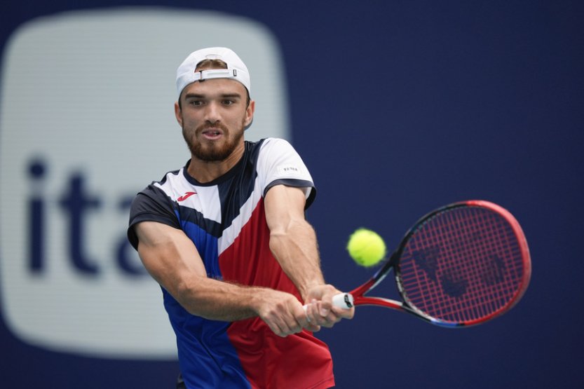 Macháč postoupil v Ženevě po boji s kvalifikantem do čtvrtfinále