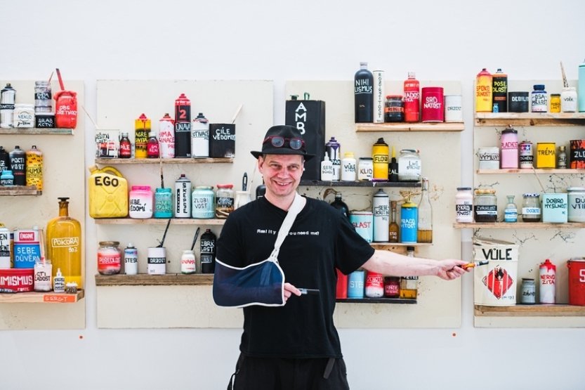 Krištof Kintera vystavuje v Brně plastiky či asambláže z poslední doby