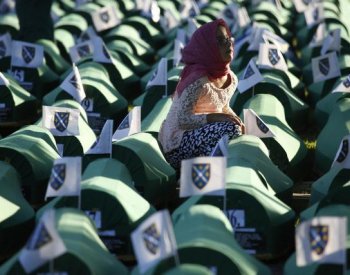 VS OSN před srbský odpor schválilo den připomínající genocidu ve Srebrenici