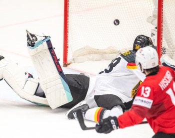 Hokejisté Švýcarska porazili ve čtvrtfinále MS Německo 3:1