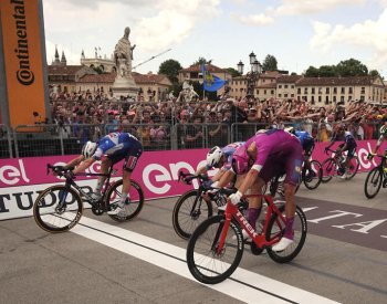 Merlier ovládl na Giru předposlední spurterský dojezd, Pogačar hlídal vedení