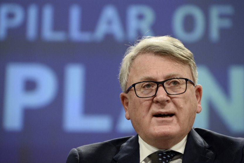 Kandidát socialistů na předsedu EK odmítl spolupráci s krajní pravicí