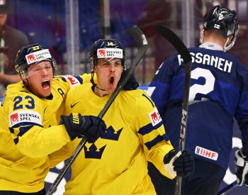 Hokejisté Švédska udolali ve čtvrtfinále MS Finy a čeká je souboj s Českem