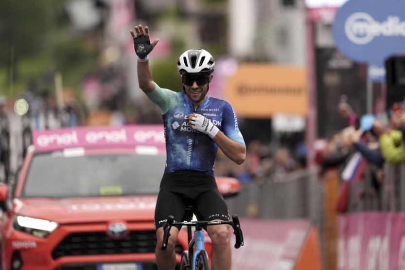 Devatenáctou etapu Gira vyhrál Vendrame, favorité se šetřili na sobotu