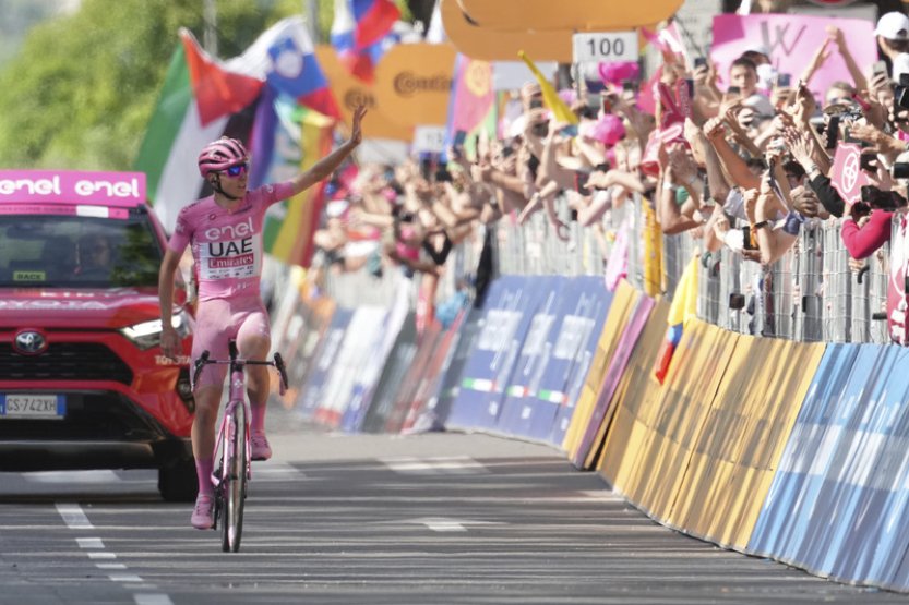 Pogačar si dalším sólovým únikem pojistil vítězství na Giru, Hirt je osmý