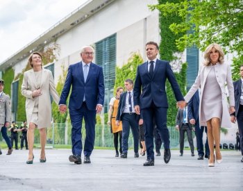 Macron zahájil třídenní státní návštěvu Německa, přijme ho Steinmeier