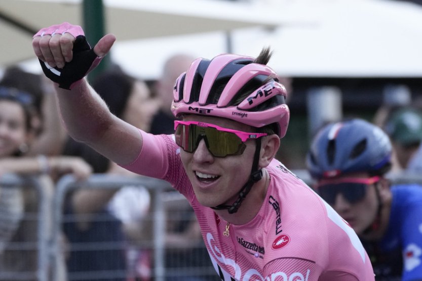 Pogačar vyhrál při svém debutu Giro d'Italia, Hirt skončil osmý