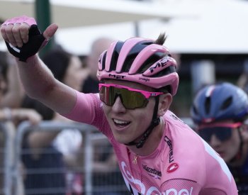 Pogačar vyhrál při svém debutu Giro d'Italia, Hirt skončil osmý