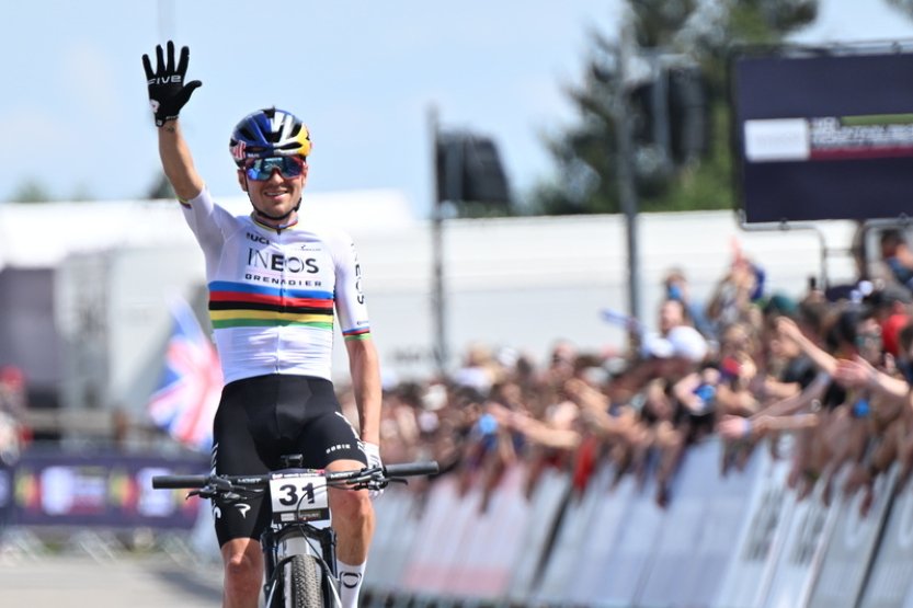 Brit Pidcock počtvrté za sebou vyhrál závod SP bikerů v Novém Městě