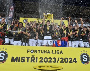 Fotbalisté Sparty převzali pohár, s fanoušky slaví na Letenské pláni