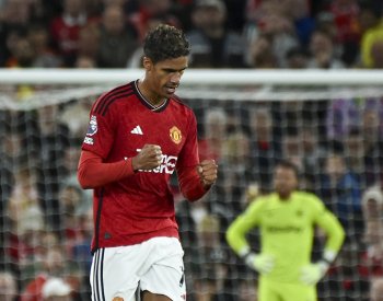 Sváteční střelec Varane zařídil Manchesteru United vítězný vstup do ligy