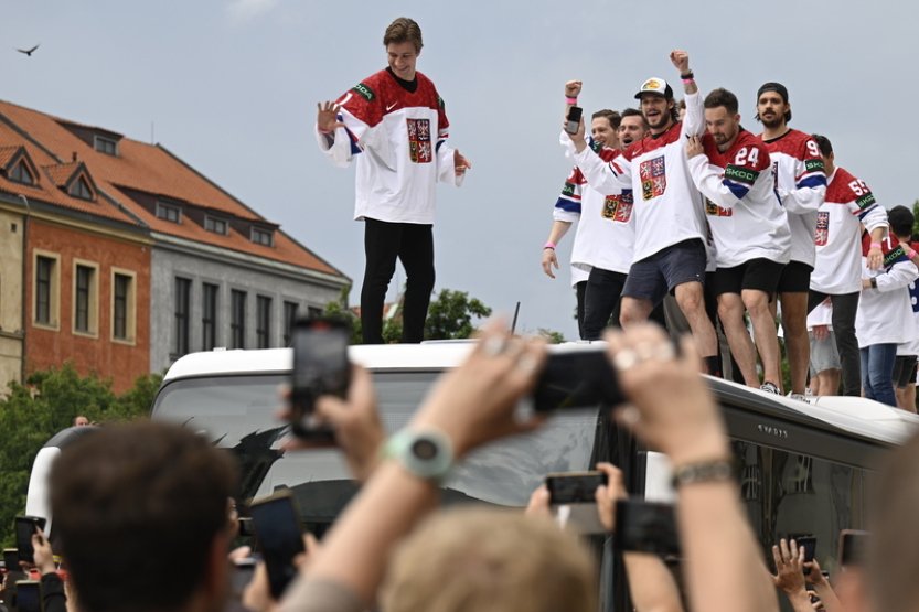 Něco takového jsme ještě nezažili, děkovali hokejisté fanouškům