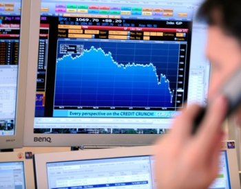 Pražská burza prohloubila ztráty, klesla Komerční banka, Moneta a VIG