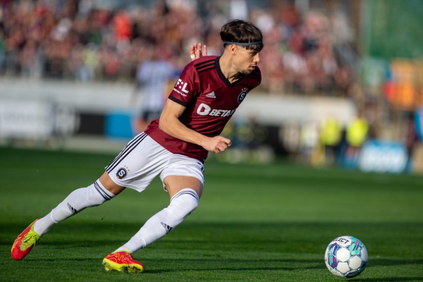 Nejlepším hráčem sezony ve fotbalové lize byl zvolen Birmančevič, koučem Priske