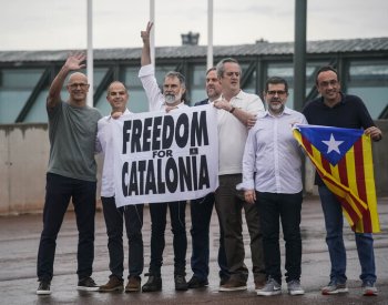 Španělští poslanci definitivně schválili amnestii pro katalánské separatisty