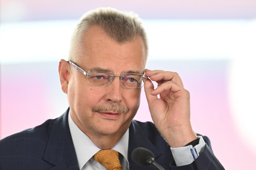 Máš štěstí, že je Euro, jinak bys čelil odvolání, řekl Tvrdík Fouskovi