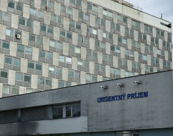 Zdravotníci převezli premiéra Fica z Banské Bystrice do Bratislavy