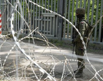 Migranti u hranic s Běloruskem zranili dva polské vojáky, uvedli pohraničníci