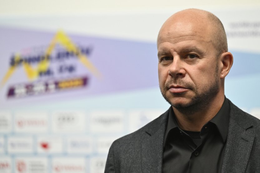 Šéf lyžařů Trávníček, zapletený do dvou kauz, dál povede svaz