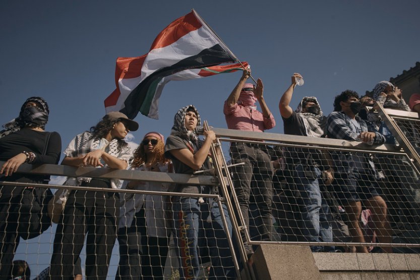 Propalestinští demonstranti vnikli do muzea v New Yorku, zasahovala policie