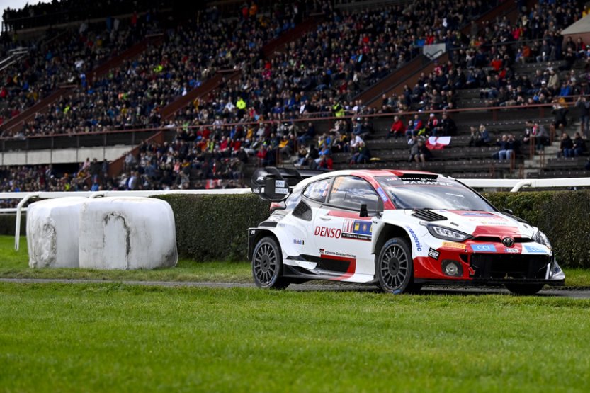 Ogier dál vede Italskou rallye před Tänakem, Prokop je desátý