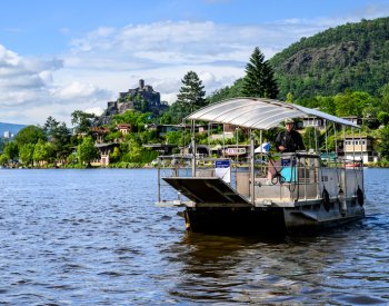 Mezi Vaňověm a Brnou v Ústí nad Labem jezdí nový přívoz