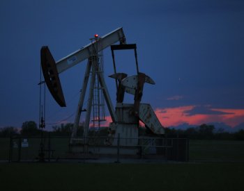 Skupina OPEC+ se dohodla na prodloužení dobrovolného snížení těžby ropy