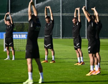 Čeští fotbalisté odcestovali na kemp před Eurem, Barák se připojí v pondělí