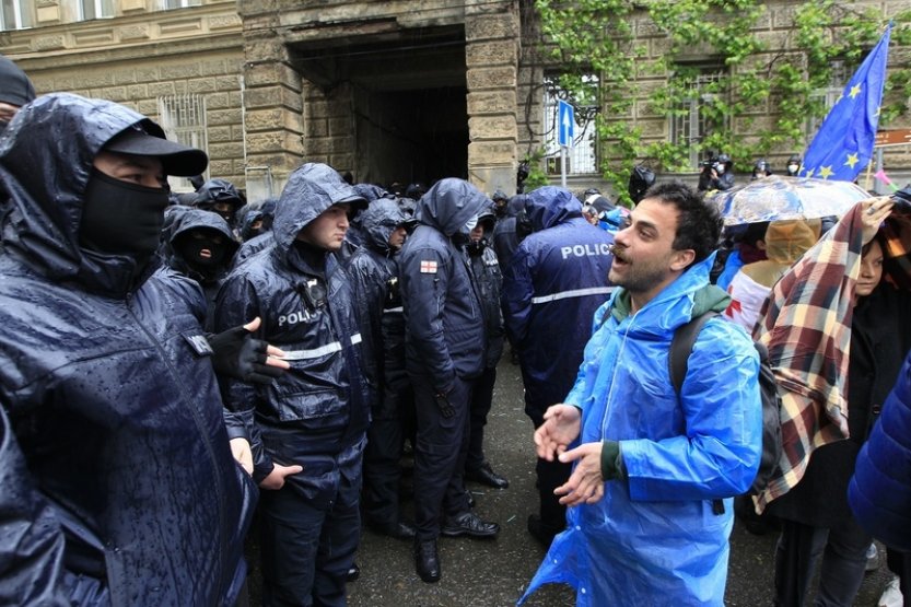 TASS: V Gruzii platí zákon o zahraničním vlivu, podepsal ho šéf parlamentu
