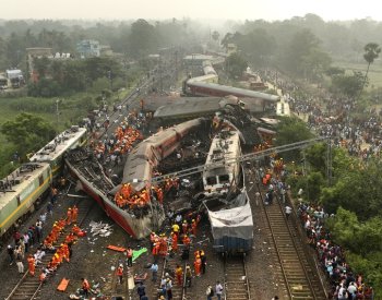 Srážku vlaků v Indii způsobila chyba v signalizaci, řekl ministr