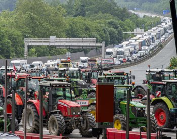 Protesty zemědělců blokují hlavní silniční tahy mezi Španělskem a Francií