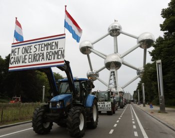 V Bruselu protestují farmáři z Belgie a Nizozemska, dorazilo na 500 traktorů