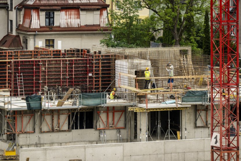 Analýza: Stavební firmy odhadují pro letošek pokles ve stavebnictví o 1,2 pct