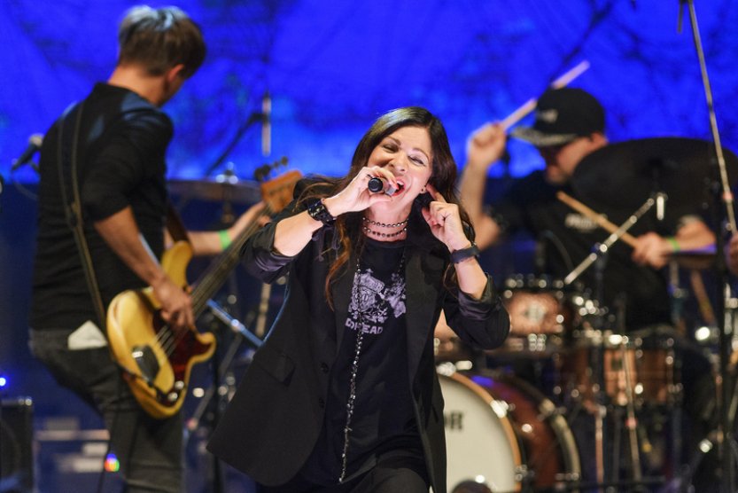 Nové singly a klipy před chystanými alby vydali Anna K., Škwor, Horák a Načeva