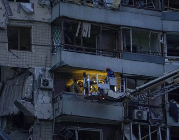 Pod sutinami domu u Dnipra našli záchranáři tělo dvouleté dívky